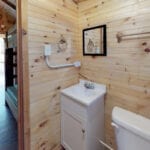 Pine-Lodge-Bathroom